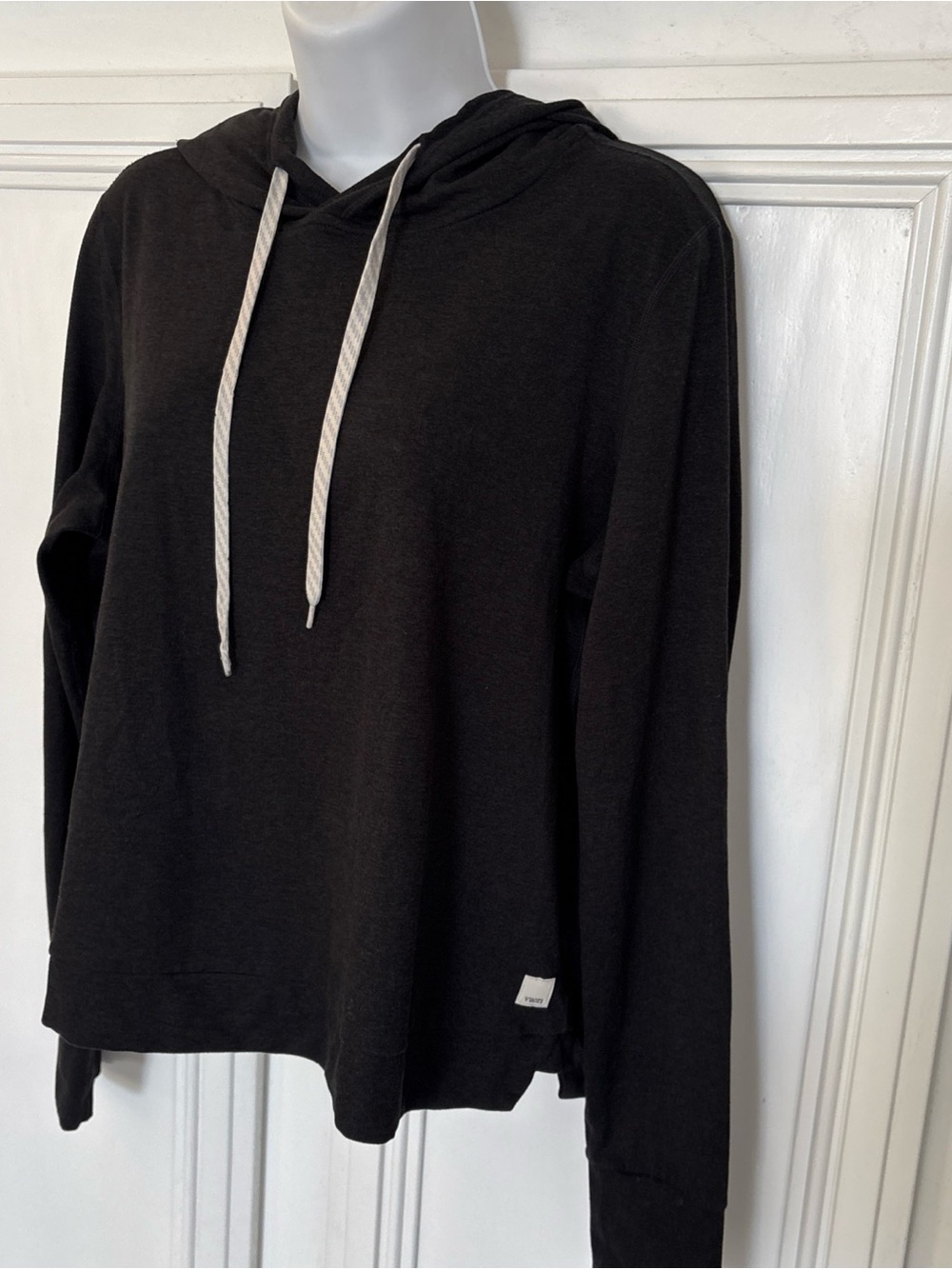 Vuori Halo Essential Hoodie Womens Size L  Black  Pullover Sweatshirt Read!!